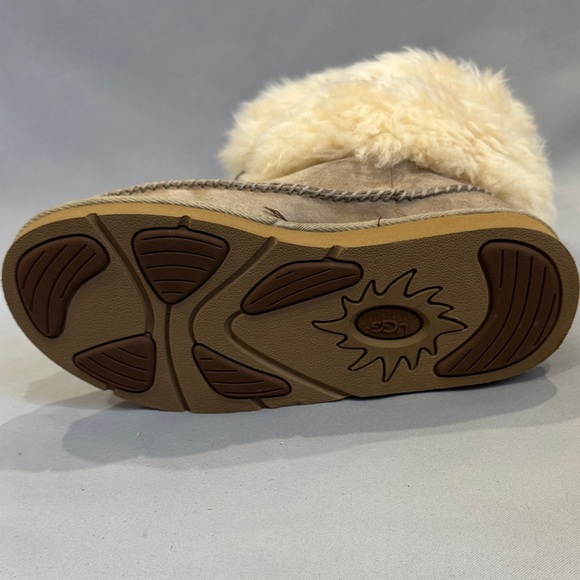 UGG Australia Rainier Beaded Fur-Trim Shearling Boots (SN 5189) — Women’s 8 - Picture 9 of 11